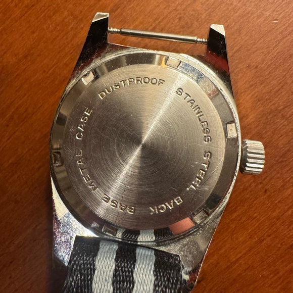 Lucerne skin diver - Picture 3 of 4